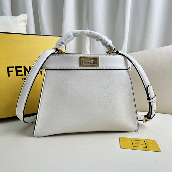 FENDI Peekaboo Iseeu 클러치백