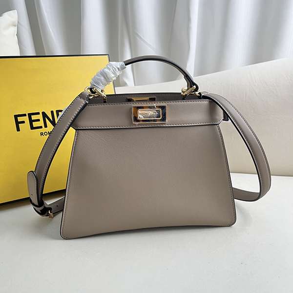 FENDI Peekaboo Iseeu 클러치백