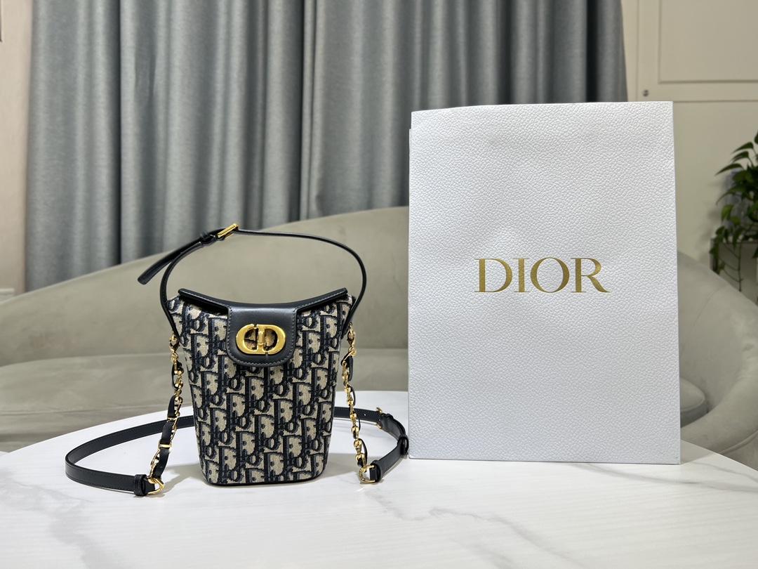 DIOR  215299Z5N02111707401360