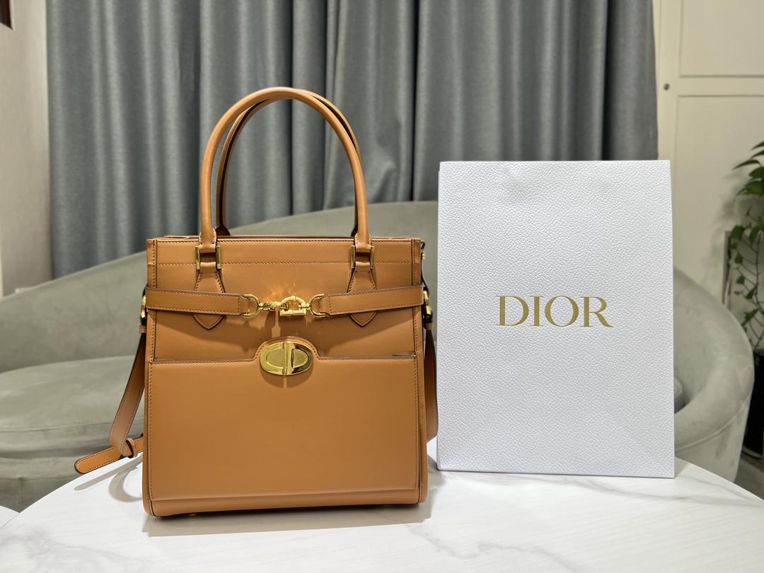 DIOR  215295Z5N02111707461364