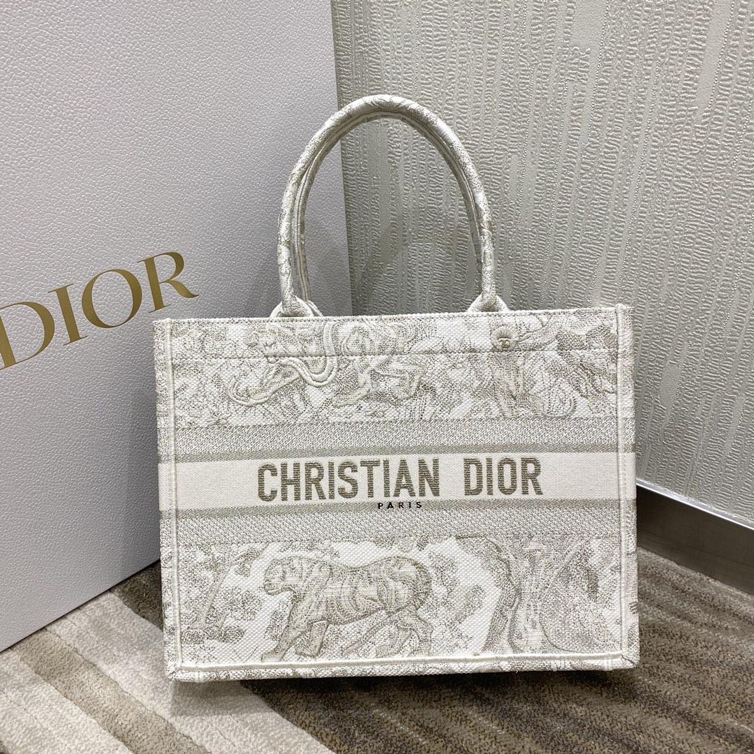 DIOR  215275Z5N02111708271384