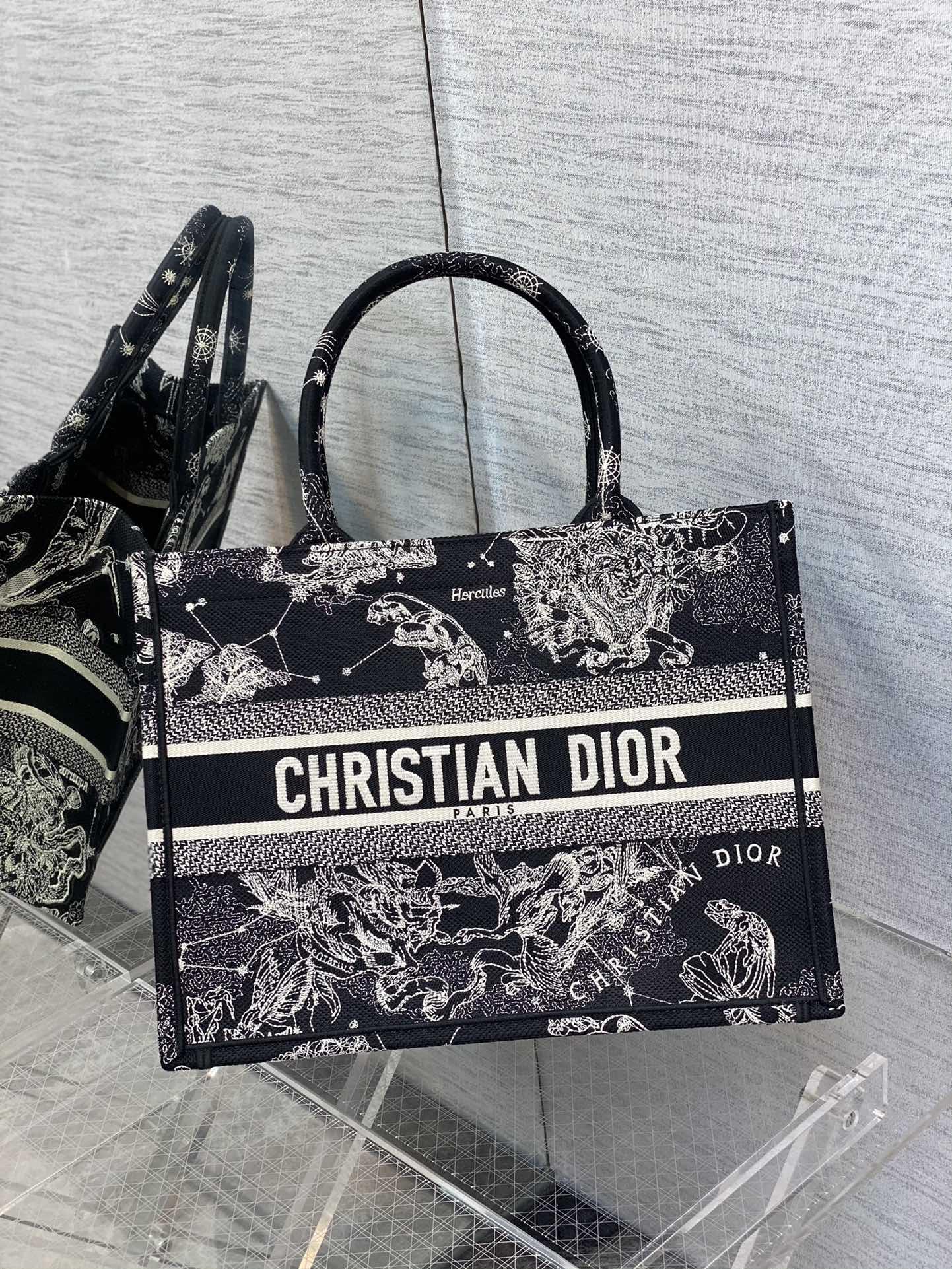 DIOR  215274Z5N02111708301385