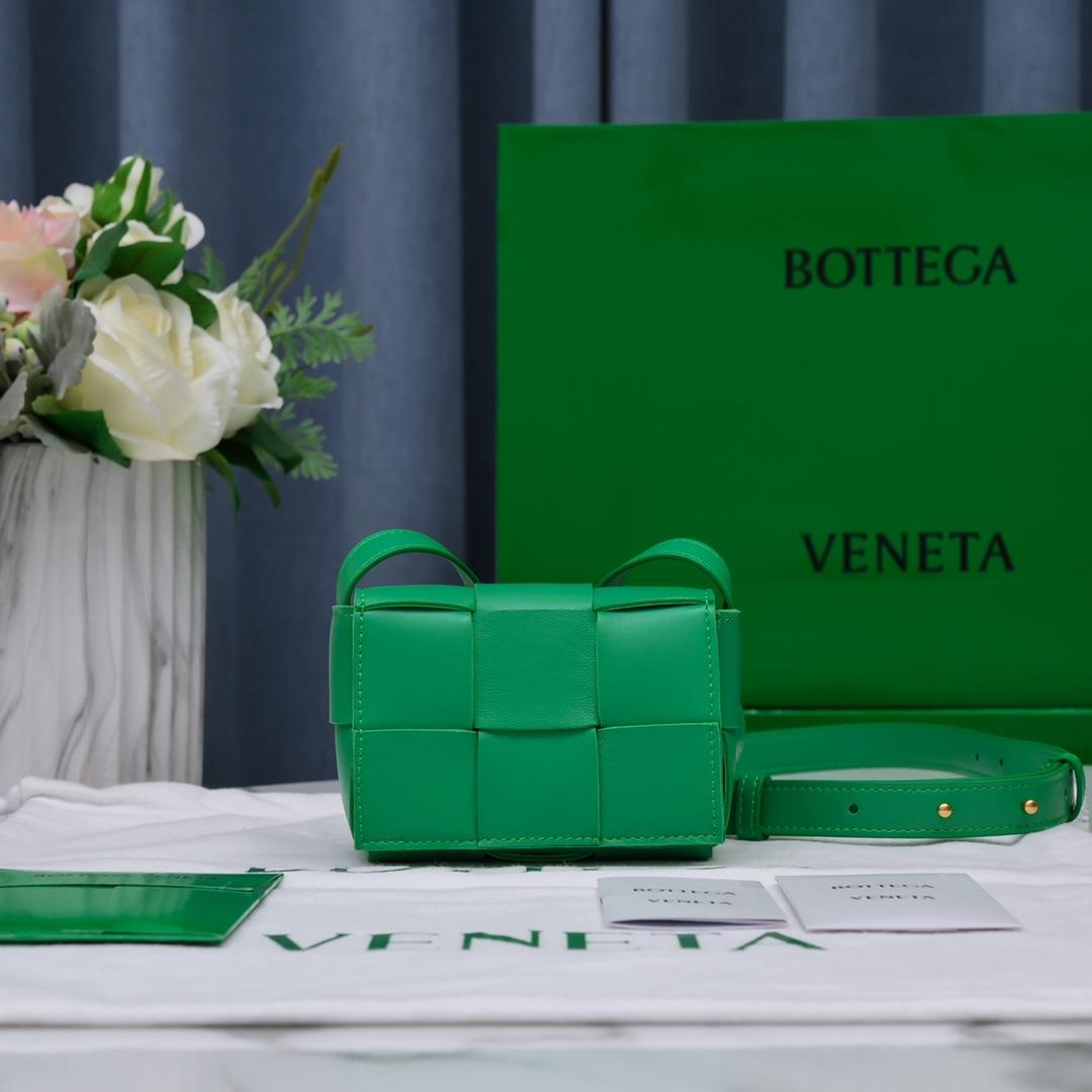 BOTTEGA VENETA  247745Z5N02121718402210