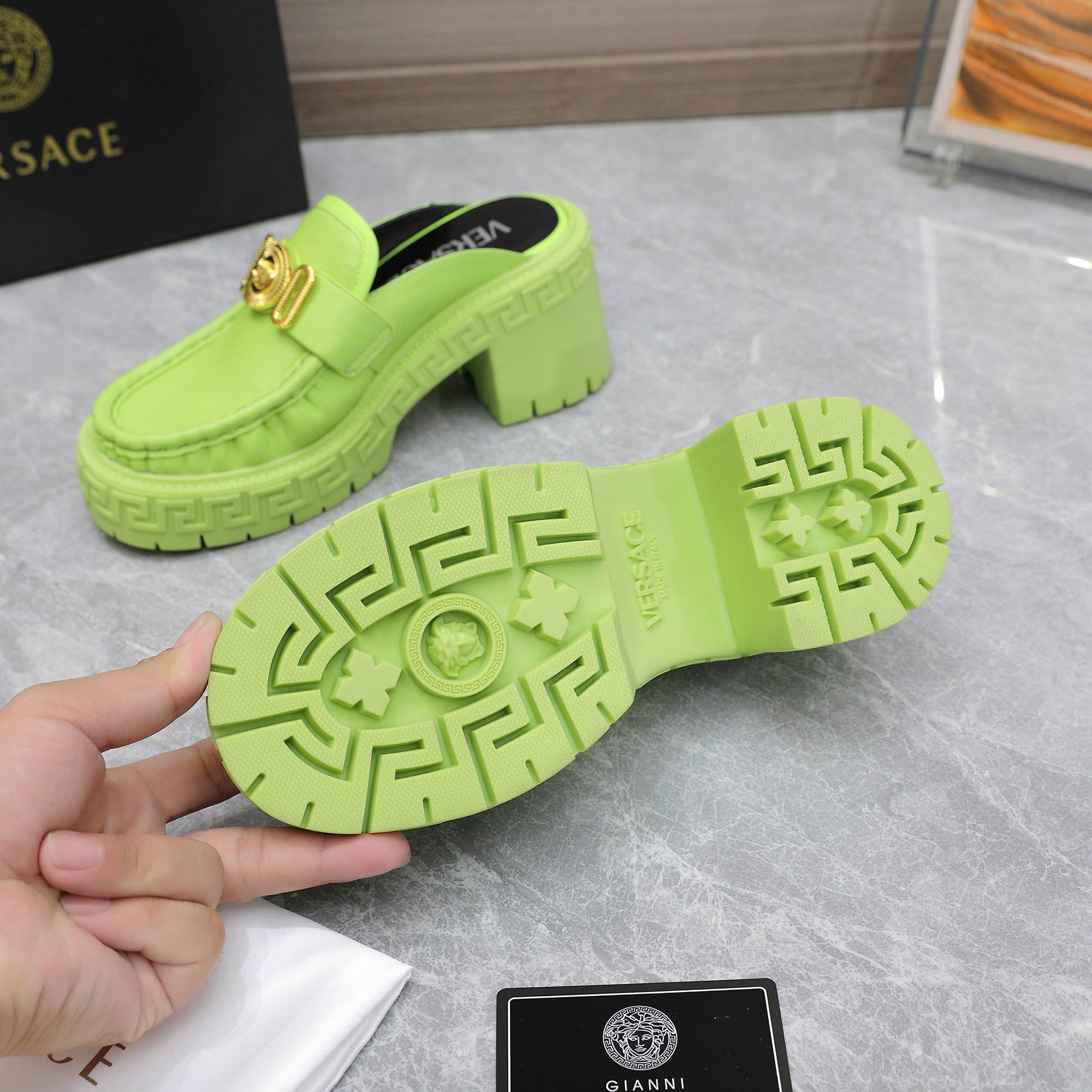 VERSACE  230836Z5N0215133708510