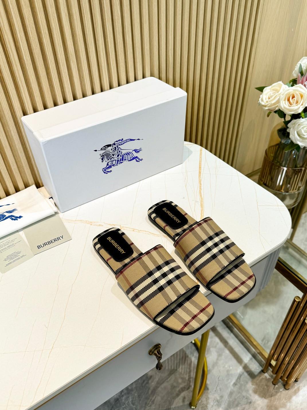 BURBERRY  276001Z5N021616135070