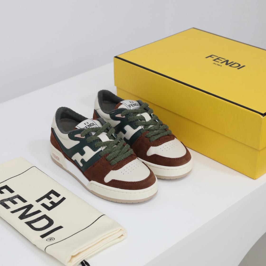 FENDI  243608Z5N0217122022145