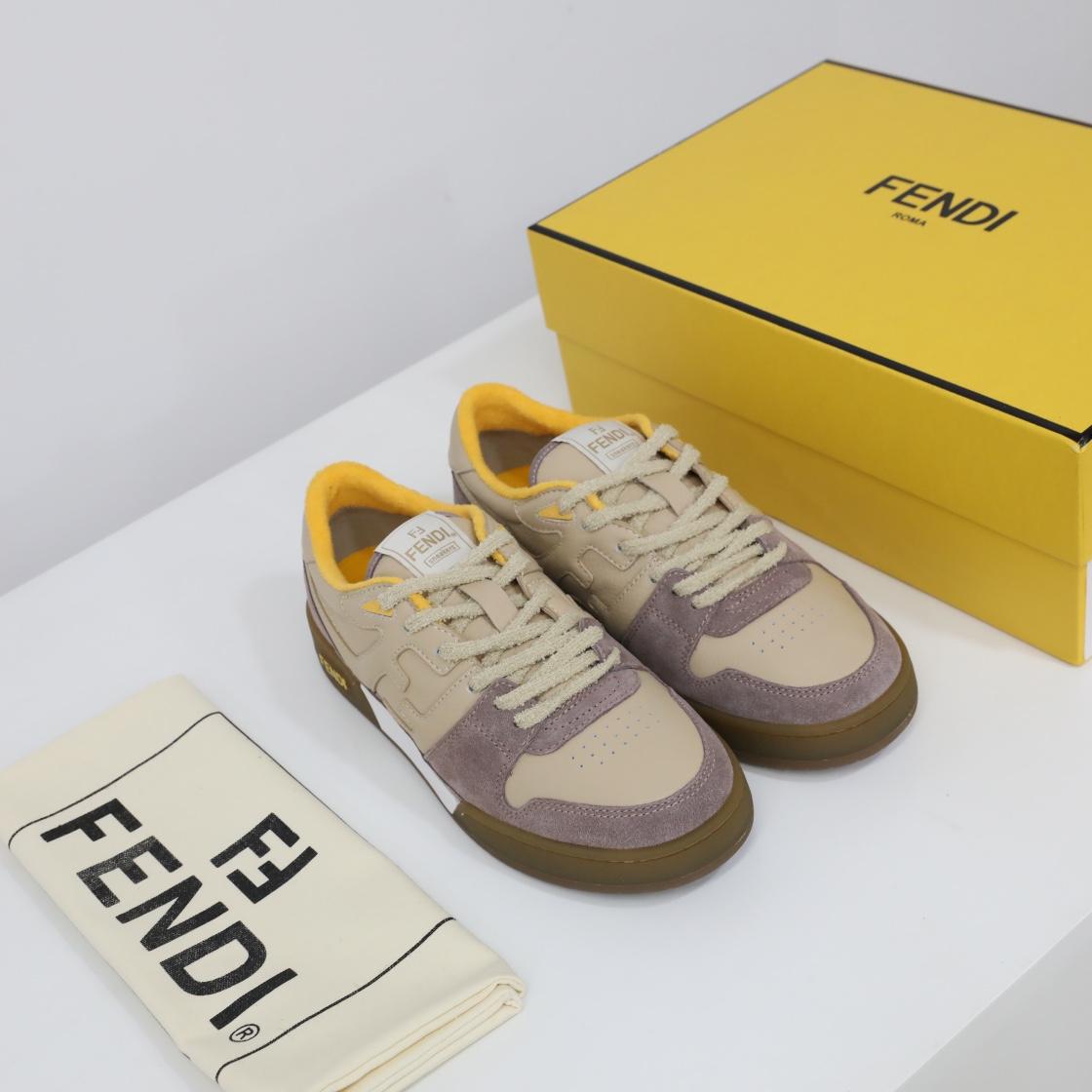 FENDI  243602Z5N0217122032149