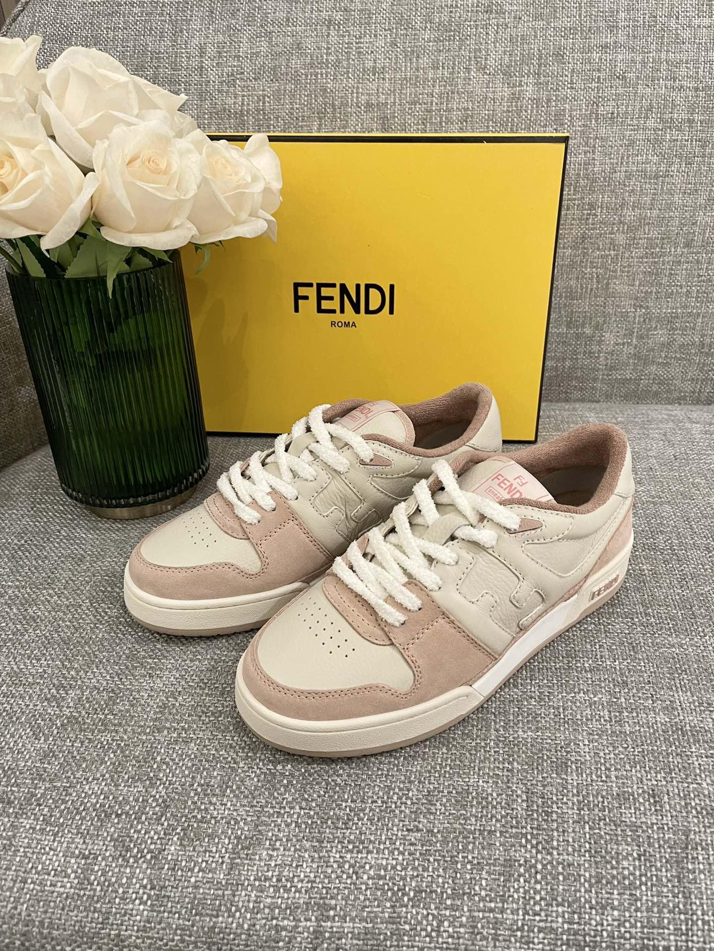 FENDI  243562Z5N0217122102160